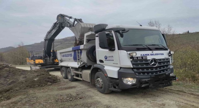 Başkan Sandıkçı: “İlçemizin yollarını ilmek ilmek işliyoruz”