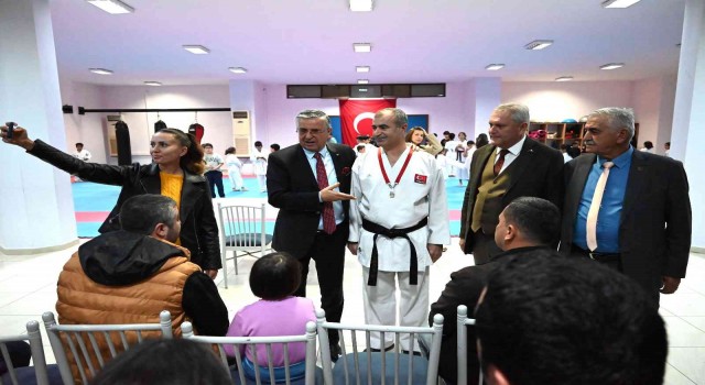 Başkan Topaloğlu: “Sağlıklı bir gençlik yetiştirmek için uğraşıyoruz.”