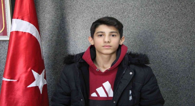 Batmanda 8. sınıf öğrencisi iki günde İstiklal Marşını Arapça ezberledi