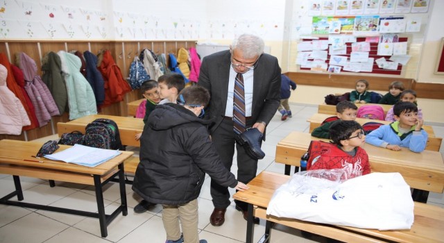 Battalgazide çocuklara kışlık giyecek yardımı