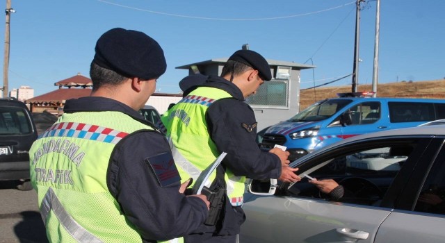 Bayburtta jandarmadan trafik denetimi