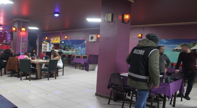 Bayburtta yılbaşı öncesi eğlence mekanları, alkol satış yerleri, pastaneler ve imalathaneler denetlendi