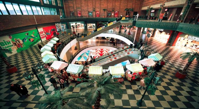 Bayraklıda kadınlar el emeği ürünlerini satışa sundu