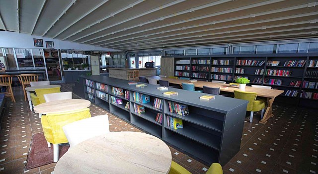 Bayraklıda kitap kafelerin sayısı artıyor