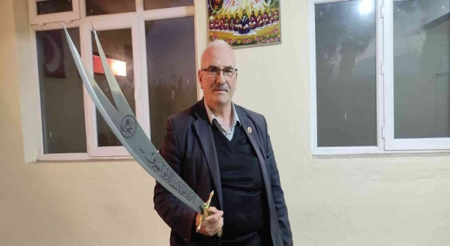 Bayramiçte cem evine Zülfikar kılıcı hediye edildi