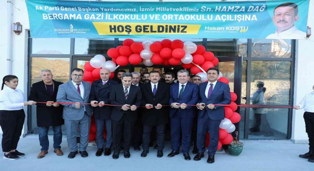Bergamada bir okul açıldı, bir okulun da temeli atıldı