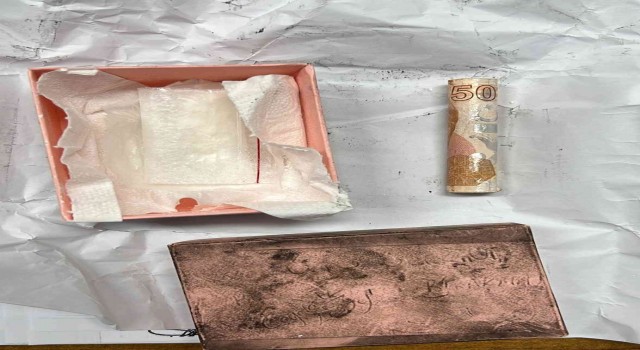 Beşiktaş polisinden “Ciciş Kardeşlerin” evine baskın: Rulo şeklinde para ve kokain bulundu