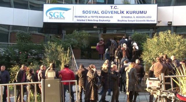 Beyoğlundaki SGK binasında EYT yoğunluğu