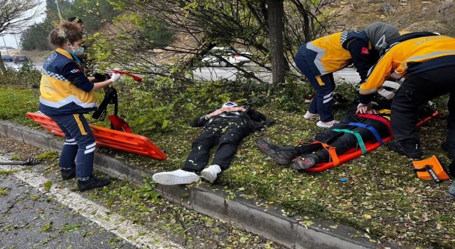 Bilecikte otomobil refüje çıktı: 1i ağır 2 yaralı