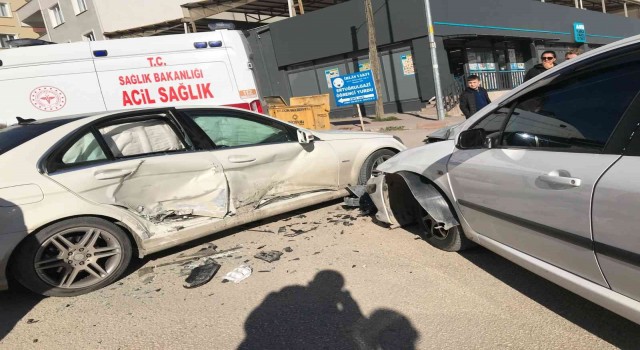 Bilecikte yaşanan trafik kazasında 3 kişi yaralandı