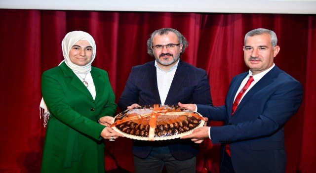 ‘Bilinçli Aile ve Gençlerimiz seminerine vatandaşlardan yoğun ilgi