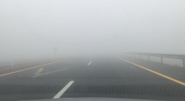 Bingöl-Elazığ kara yolunda sis nedeniyle görüş mesafesi sıfıra kadar düştü
