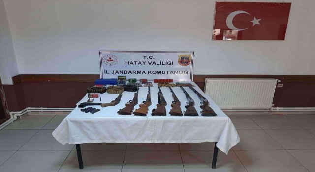 Bir evden 7si tüfek 8 silah ile 490 adet fişek ele geçirildi