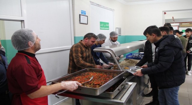 Bitliste 18 bin 500 öğrenciye ücretsiz yemek hizmeti