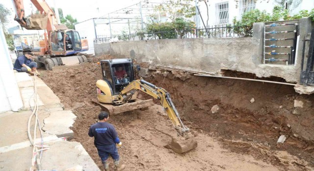 Bodrumda vatandaşları selden kurtaracak çalışmalar aralıksız sürüyor