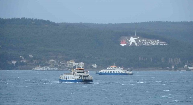 Bozcaada ve Gökçeadaya fırtına nedeniyle tüm feribot seferleri iptal edildi