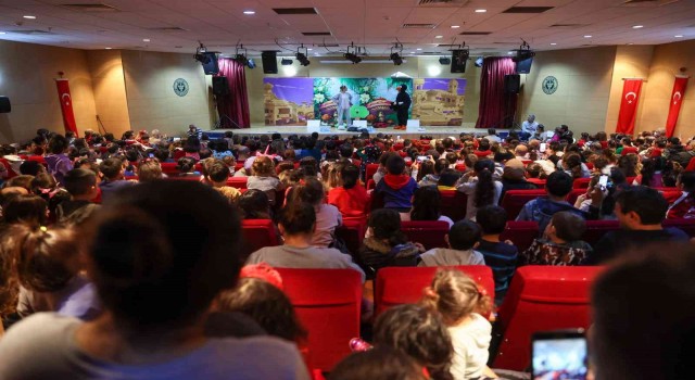 Bucada minikler Neşeli Orman Dostları isimli tiyatro oyunu ile eğlendi