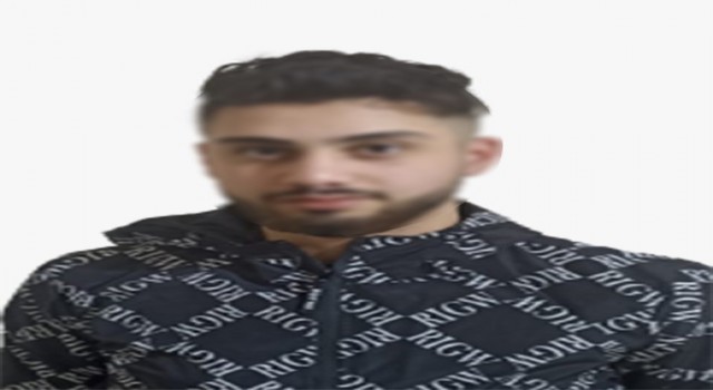 Bulduğu kredi kartıyla aracına akaryakıt aldı o anlar kamerada