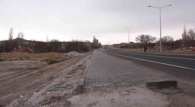Bünyanda Yaya Yolu Çalışmaları Devam Ediyor