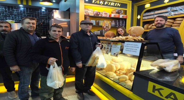 Burhaniyede ucuz ekmek kampanyasına yoğun ilgi