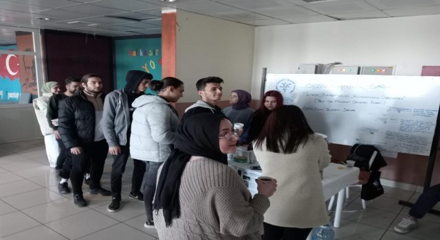 Burhaniyede üniversitelilerin projeleri devam ediyor