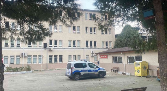 Bursada 21 lise öğrencisi zehirlenme şüphesiyle hastaneye kaldırıldı