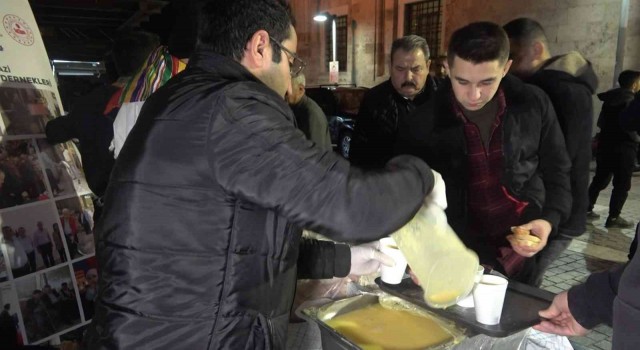 Bursada 6 yıl önce başlattıkları çorba geleneğiyle gönüllere dokundular