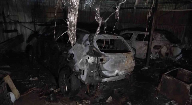 Bursada araç bayisinde korkutan yangın: Sıfır araçlar kül oldu