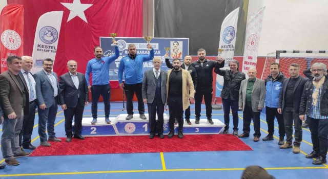 Bursada geleneksel Reşit Karabacak serbest güreş turnuvası yapıldı