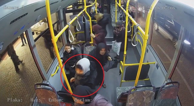 Bursada halk otobüsündeki hırsızlık anı kameralarda
