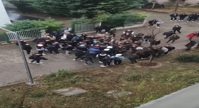 Bursada liseli gençlerin tartışma anları kameralarda
