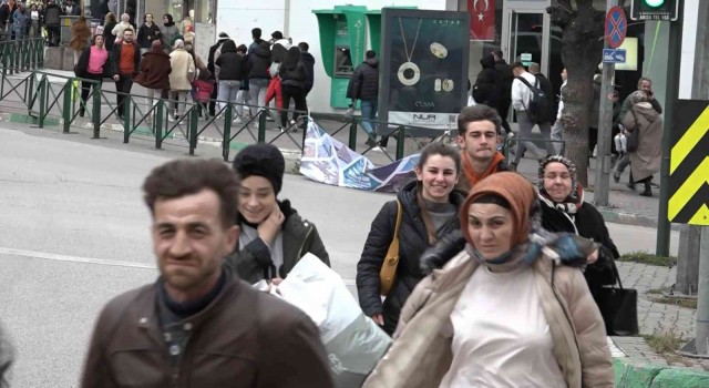Bursada şiddetli lodos hayatı felç etti