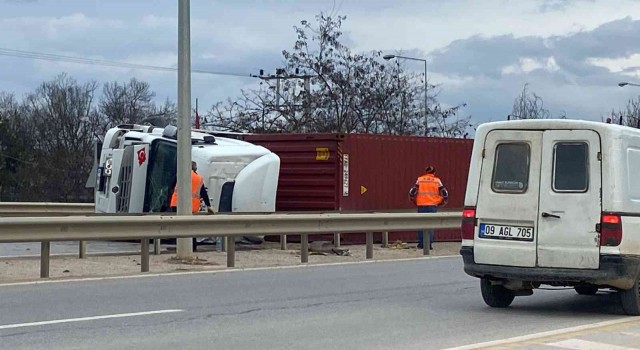 Bursada tır devrildi: 1 yaralı