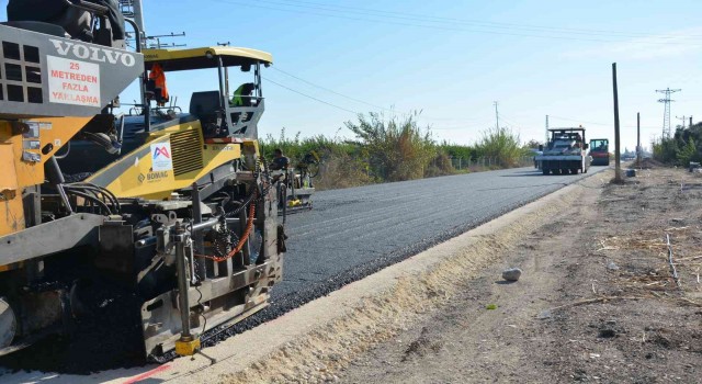 Büyükşehir, asfalt çalışmalarına Tarsusta devam ediyor