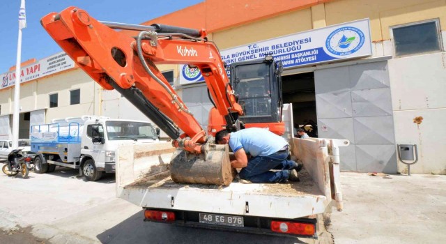 Büyükşehir, bakım onarım atölyeleri ile tasarruf sağladı