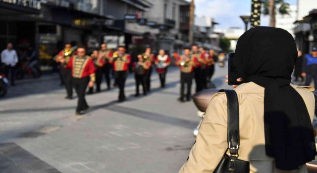 Büyükşehir Bandosu yeniden Atatürk Caddesinde