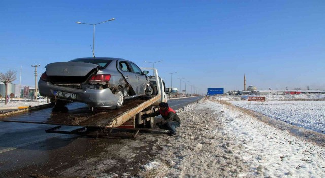 Buzlanma kazalara neden oldu: 1 ölü 1i bebek 4 kişi yaralandı