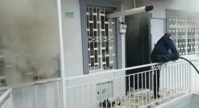 Çakmakla oynayan çocuklar yangın çıkardı