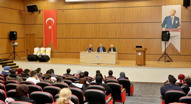 ÇAKÜde Mevlananın hayatı, eserleri ve felsefesi anlatıldı