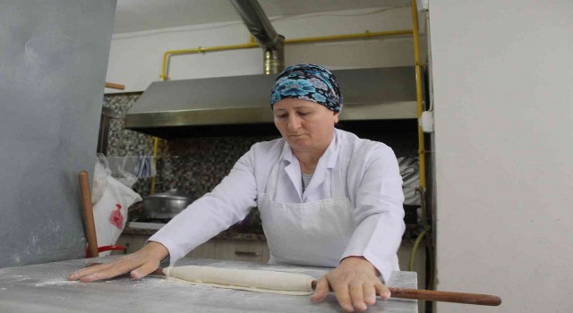 Çalışarak biriktirdiği parasıyla açtığı dükkânında kadınlara istihdam sağlıyor