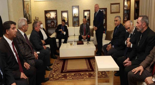 Çalışma ve Sosyal Güvenlik Bakanı Bilginden Başkan Sekmene övgü