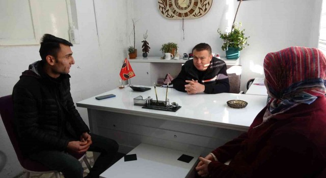 Çalıştığı fabrikadan gelinliğiyle çıktı