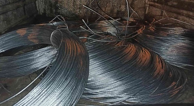 Çalıştıkları iş yerinden kablo çalan şahıslar yakalandı