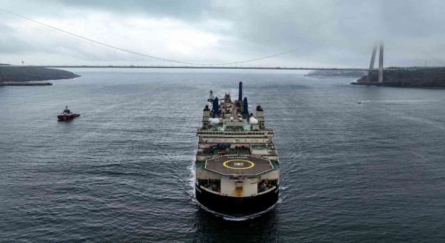Castorone İstanbul Boğazından geçti