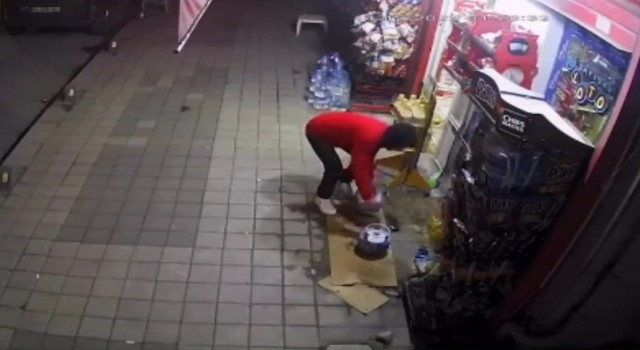 Çatalcada piknik tüpü hırsızlığı kamerada