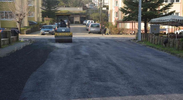Çaycuma Belediyesi parke üzerine sıcak asfalt döktü