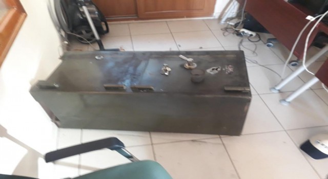 Çelik kasadan 52 bin lira çalan 2 şüpheli tutuklandı