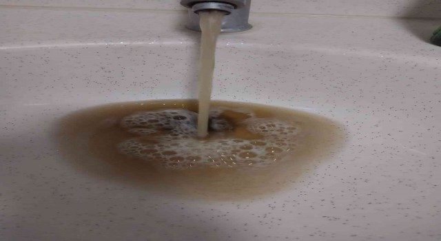 Çerkezköyde çeşmelerden çamurlu su akmaya başladı