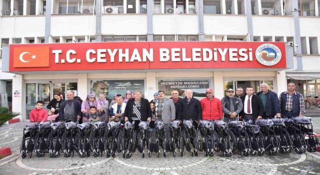 Ceyhanda ihtiyaç sahiplerine tekerlekli sandalye