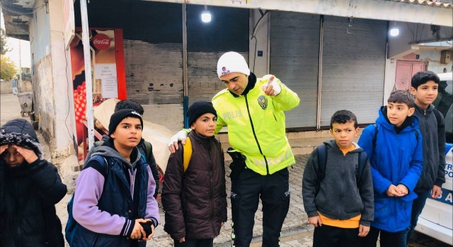 Ceylanpınarda polislerden iç ısıtan hareket